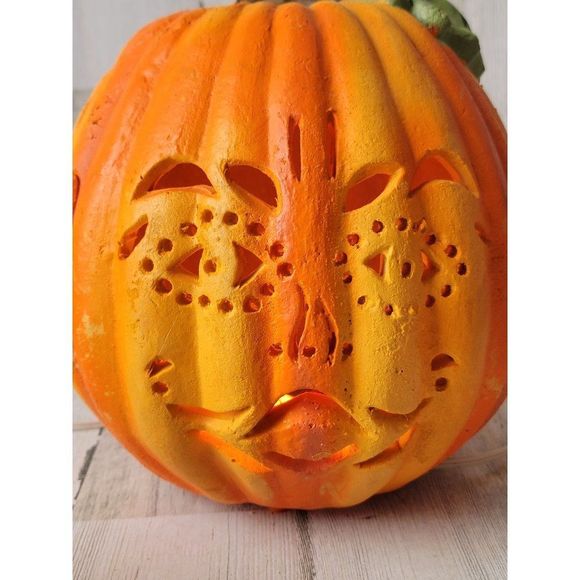 Vintage Matrix 1996 face foam lighted pumpkin Halloween decor - Picture 3 of 14